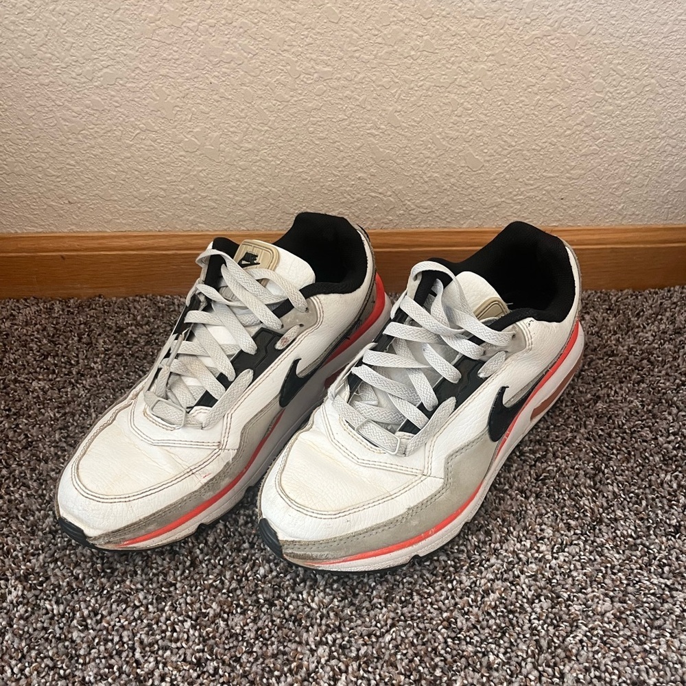 Nike Men’s Air Max Tennis Shoes White and Black with Red Trim - Picture 2 of 7